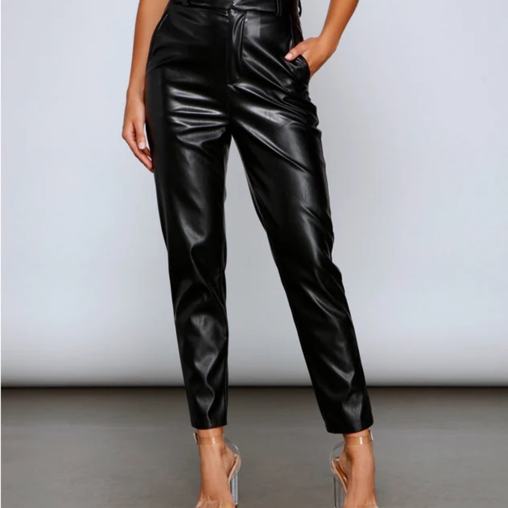 Black Windsor brand faux leather baggy pants tapered bottom size medium